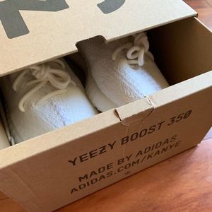 YEEZY boost 350 V2 triple white